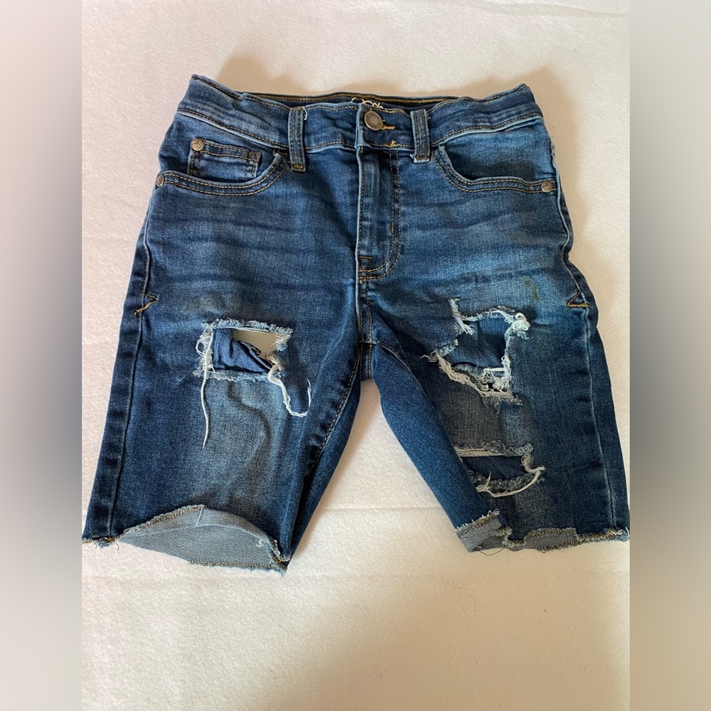 Stylish Boys Distressed Denim/Jean Shorts Size 8 pockets by Art Class